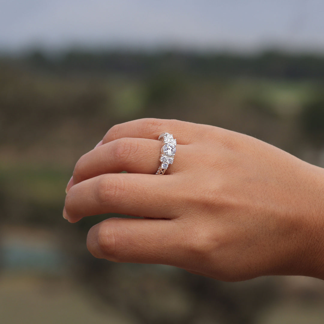 Anillo infinito con corte circular