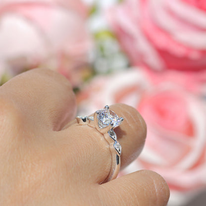 Anillo de gotas con piedra redonda en plata 950