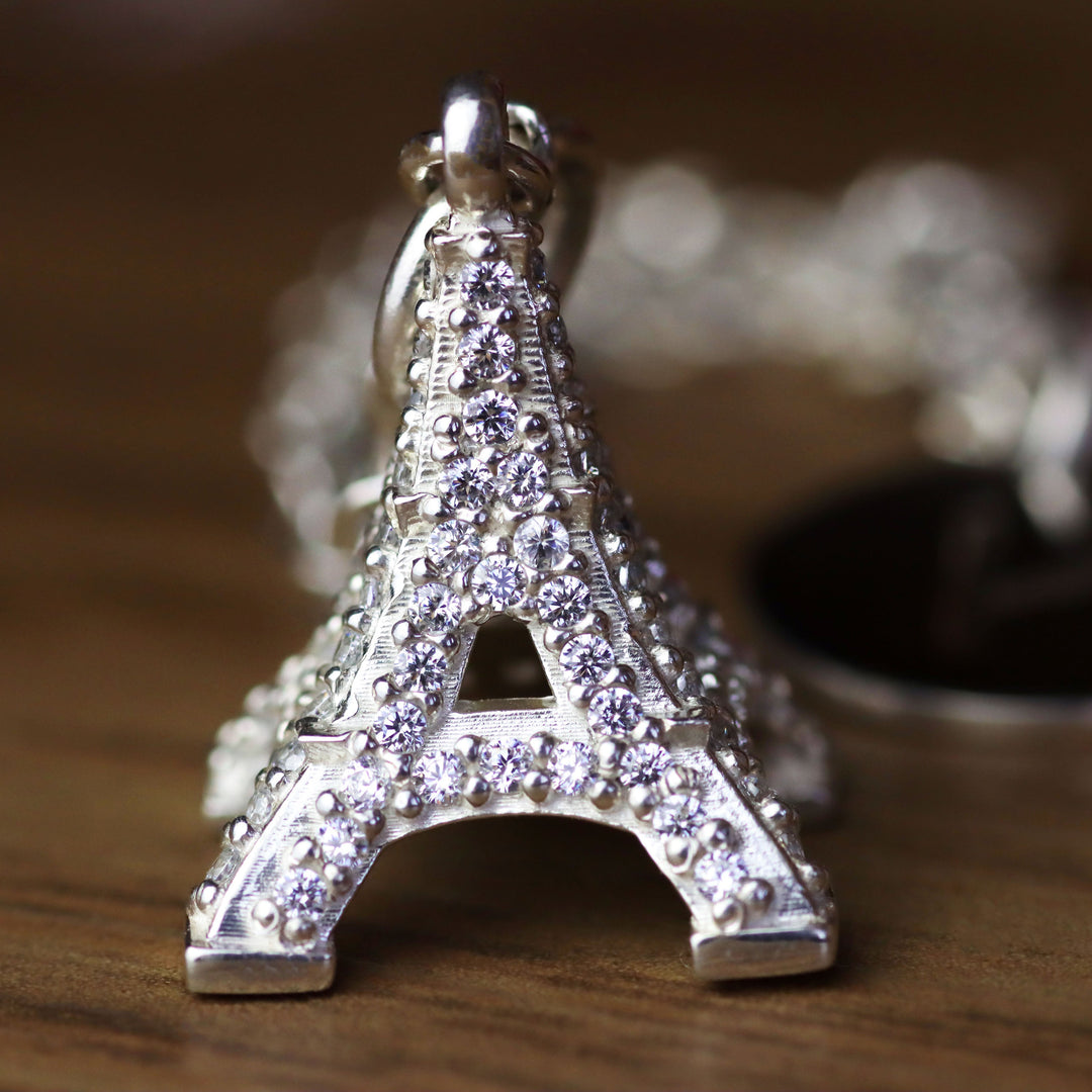 Pulsera torre eiffel con corte circular