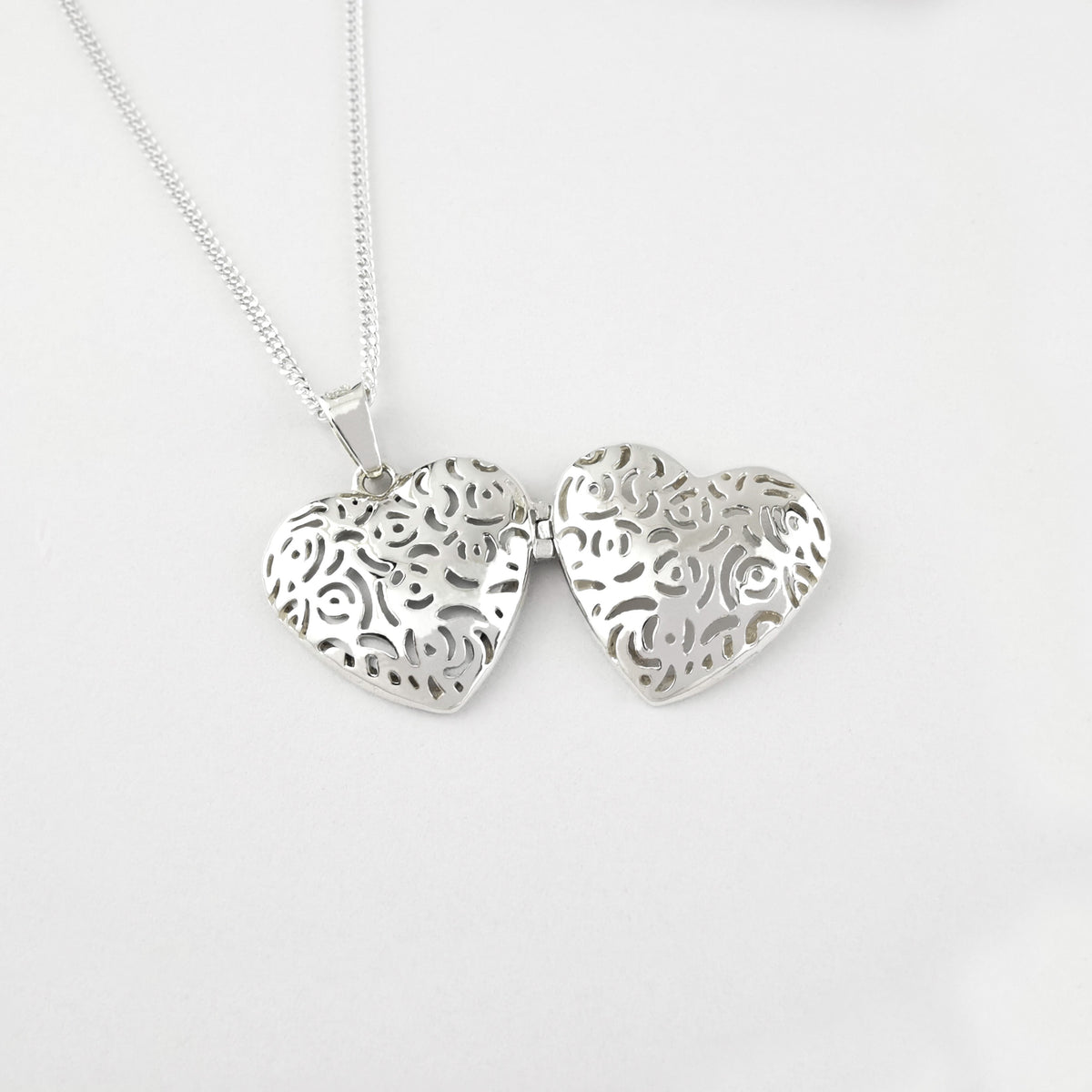 Collar relicario corazón eterno en plata 950