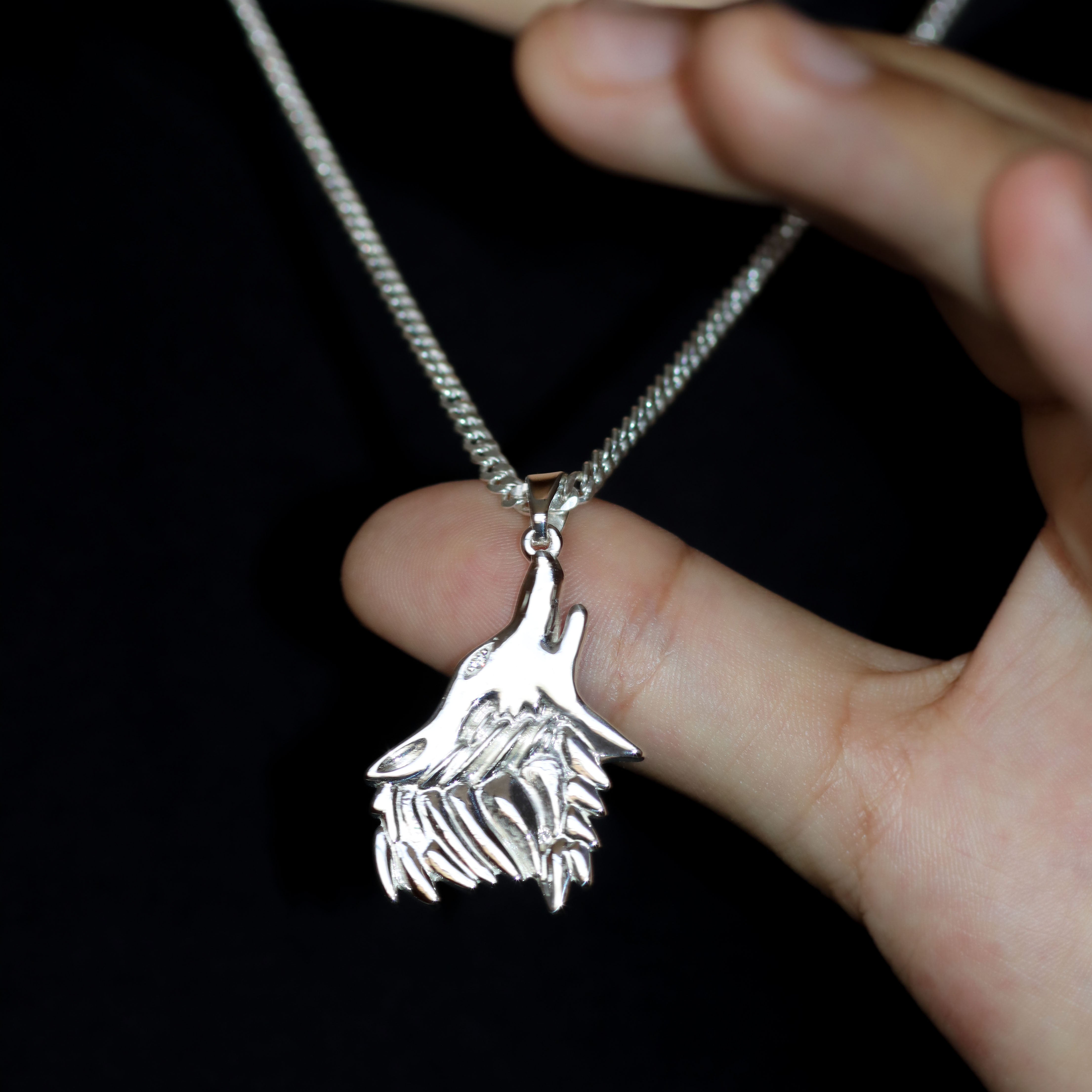 Wolf collar with circular cut