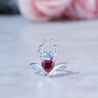 Anillo Maléfica con piedra corazón en plata 950