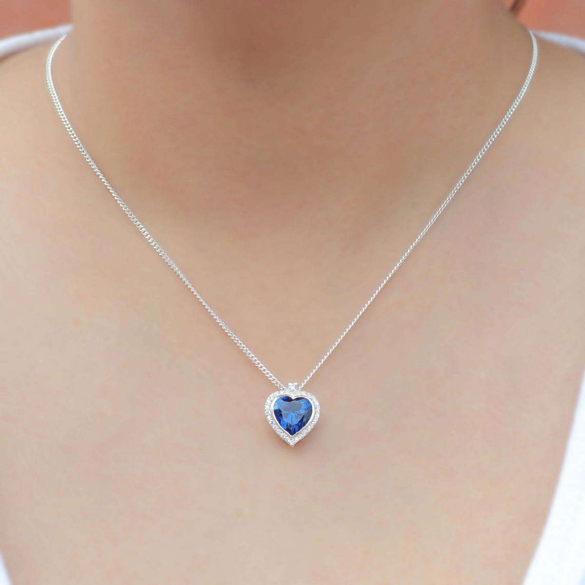 Collar corazón del mar con piedra en plata 950, hecho a mano en Perú – Luya Joyería (foto 2)