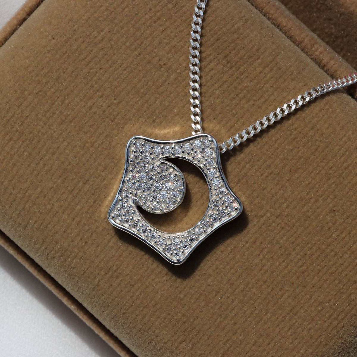 Collar de estrella y luna en plata 950