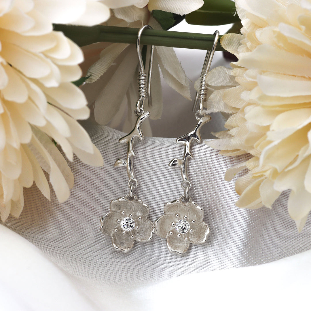 Aretes flor de cerezo colgantes