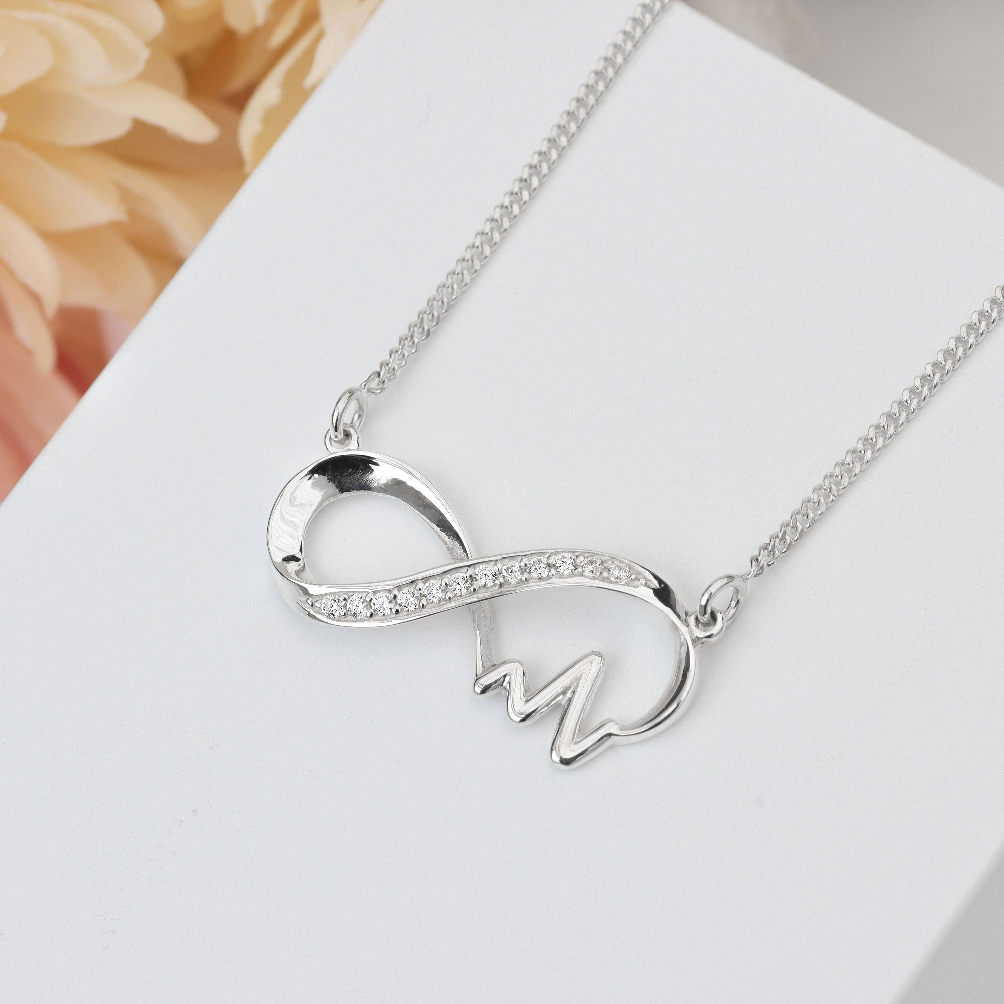 Infinity necklace and cardiogram with circular cut