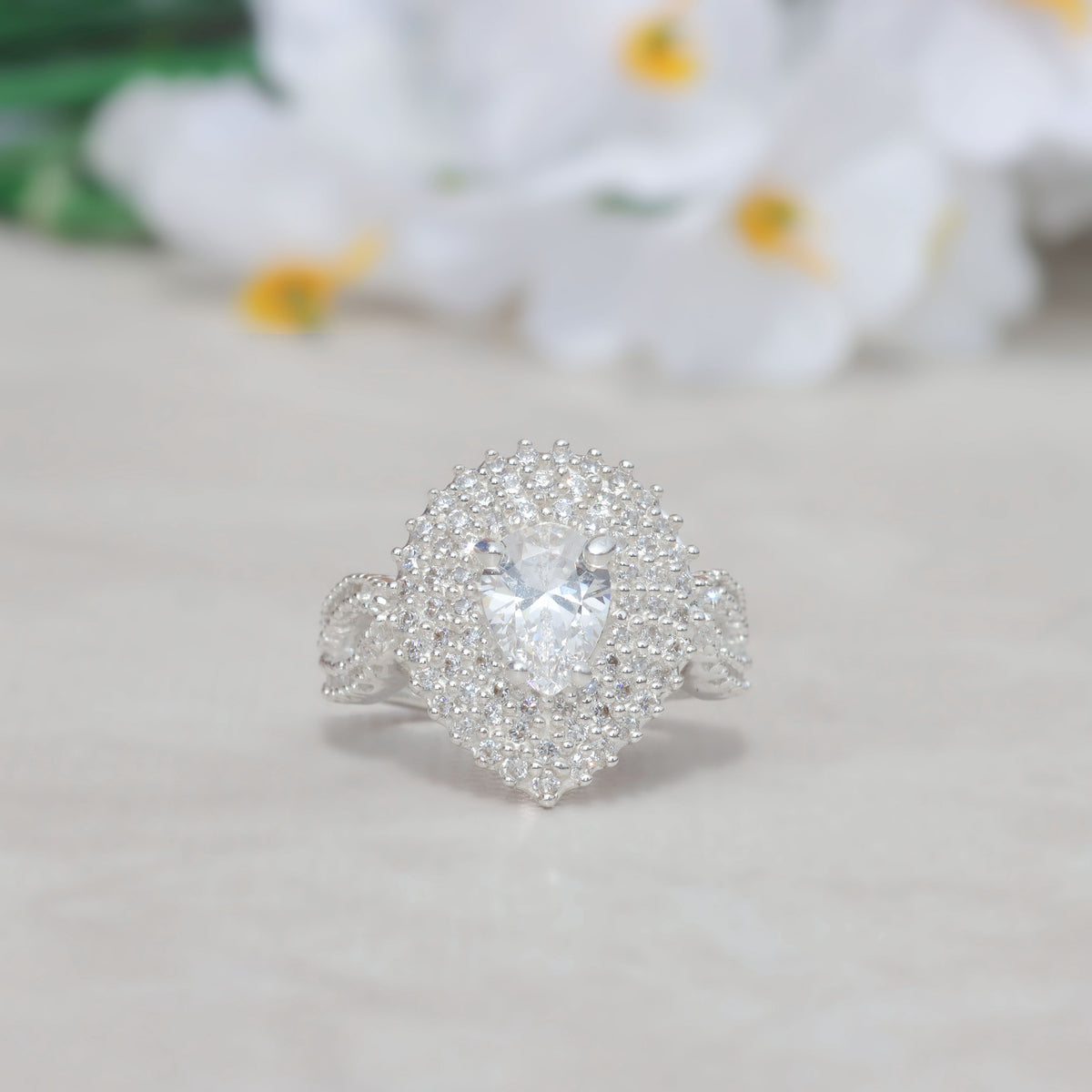 Anillo con piedra gota en plata 950 – Divine Drop