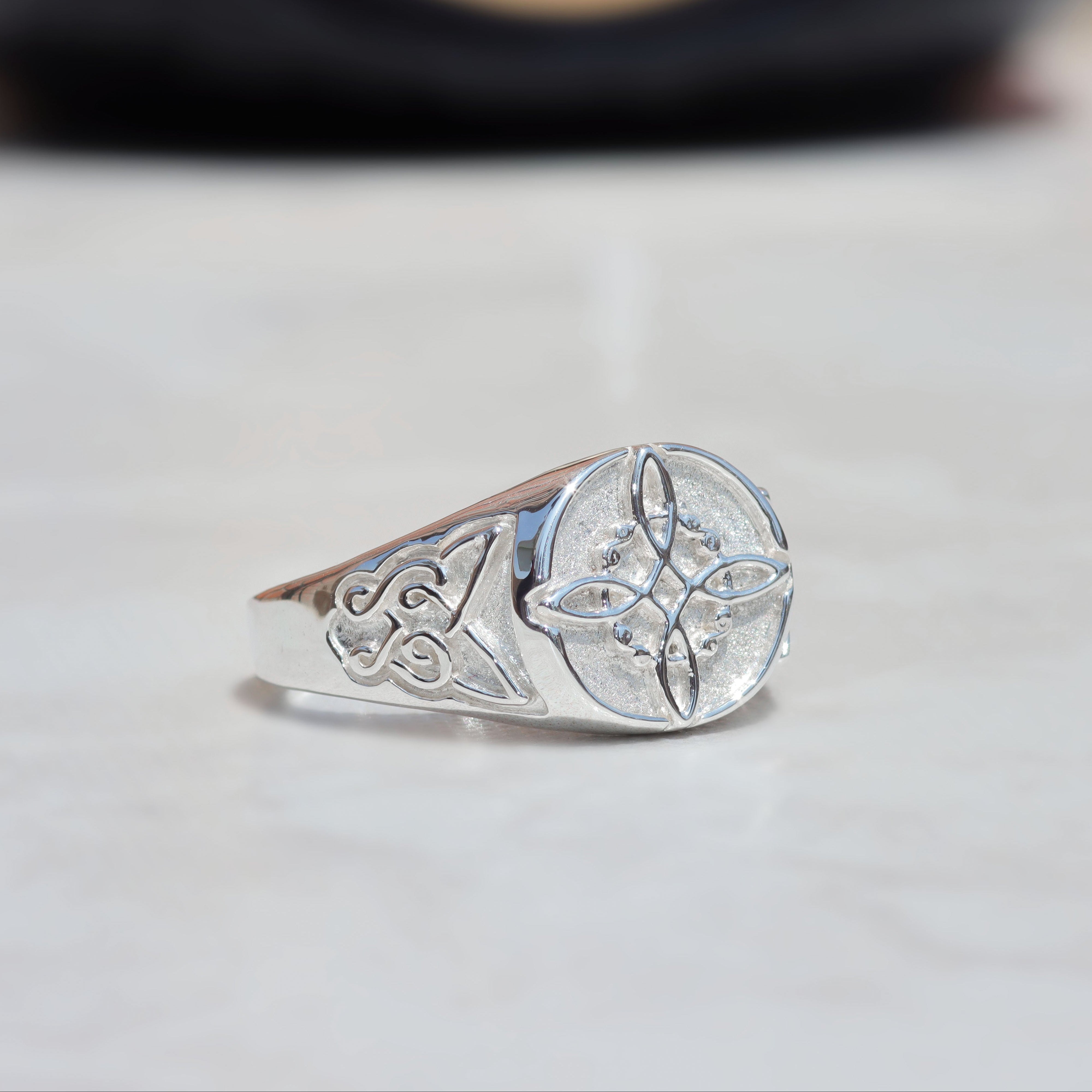 Anillo de nudo de bruja - Plata 950