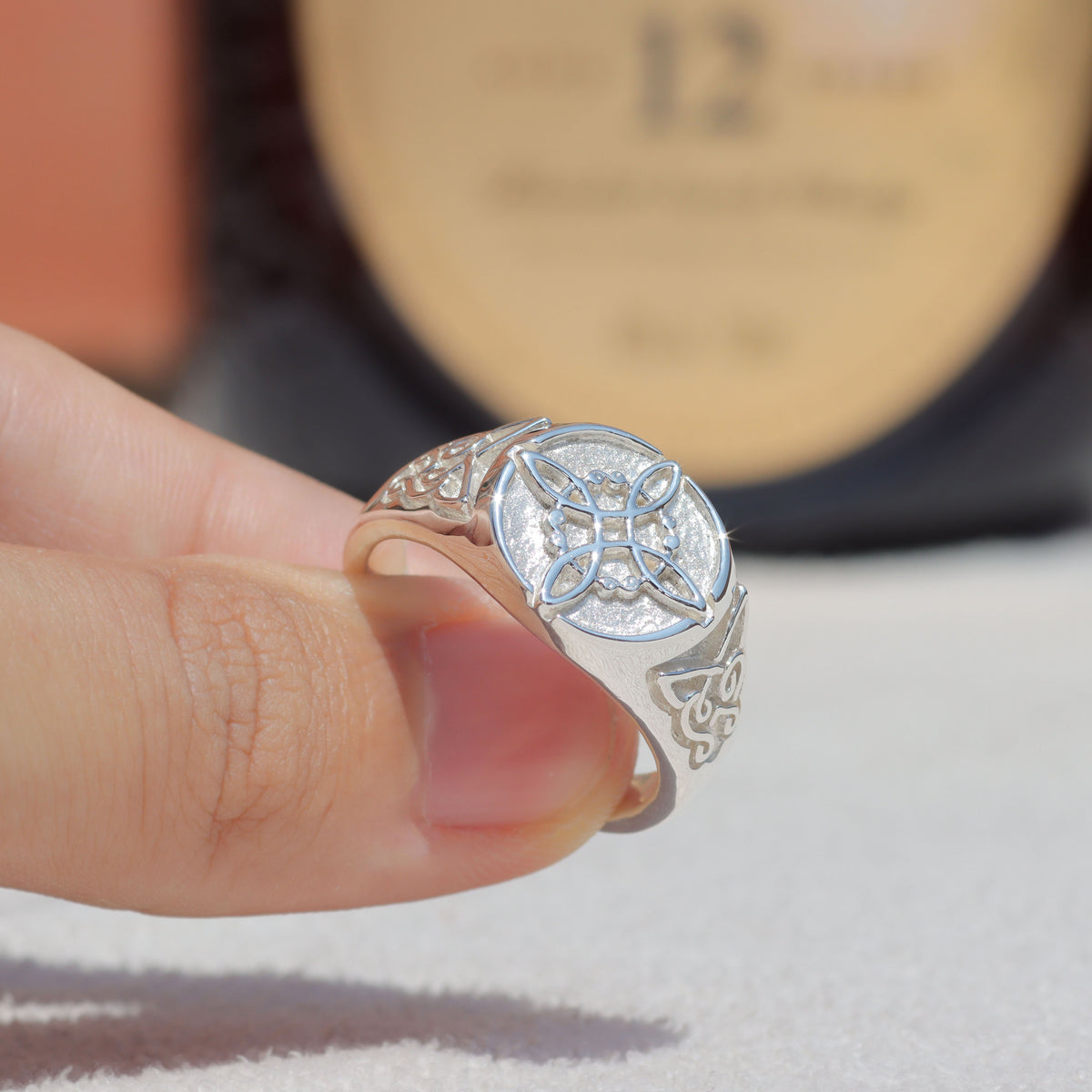 Anillo nudo de bruja en plata 950 – amuleto de protección