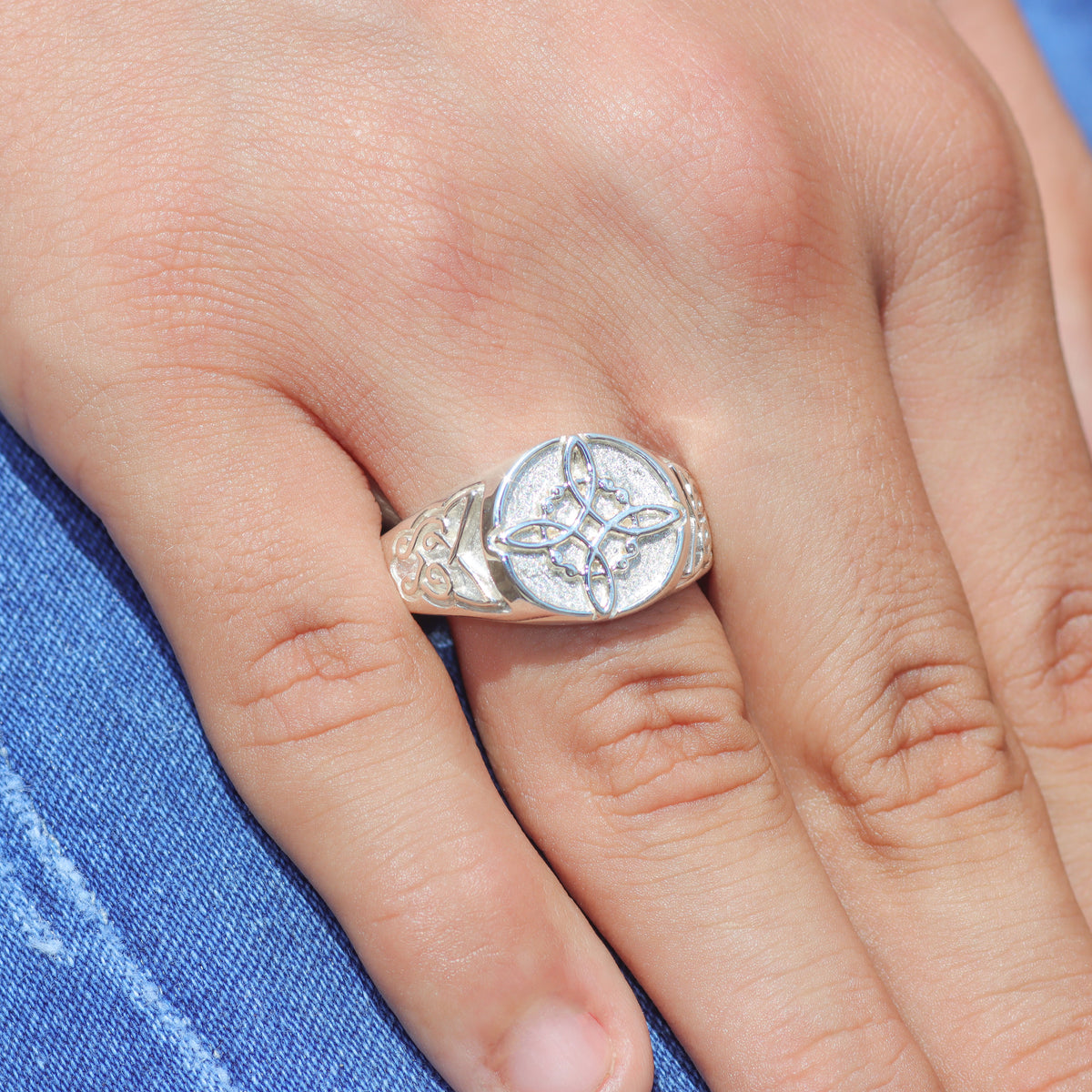 Anillo nudo de bruja en plata 950 – amuleto de protección