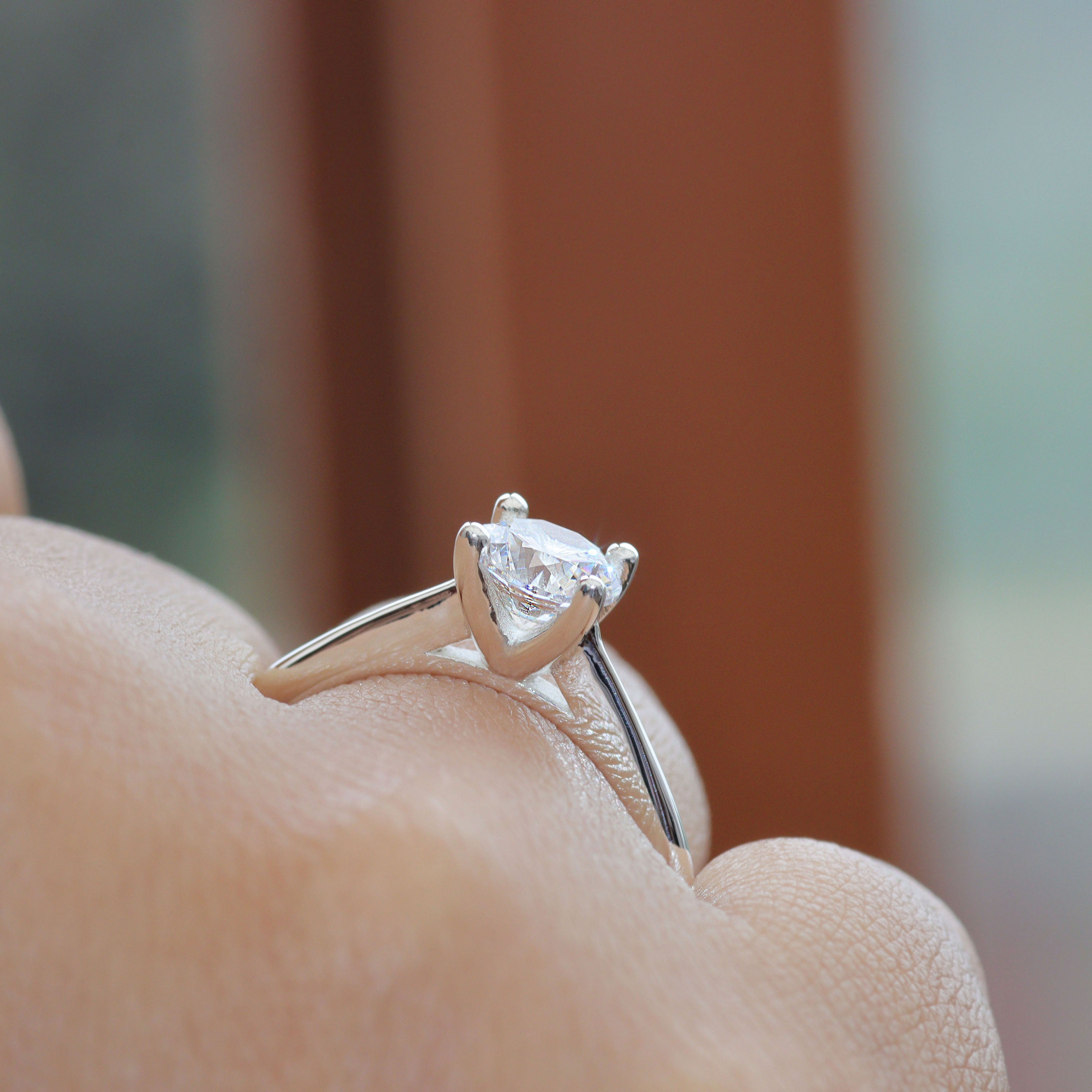 Ring with circular cut