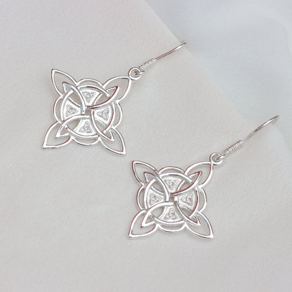 Aretes nudo de bruja en plata 950