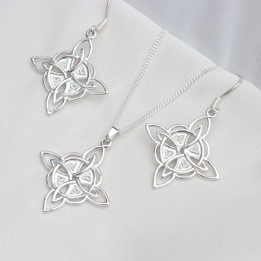 Set nudo de bruja en plata 950: collar, aretes y anillo