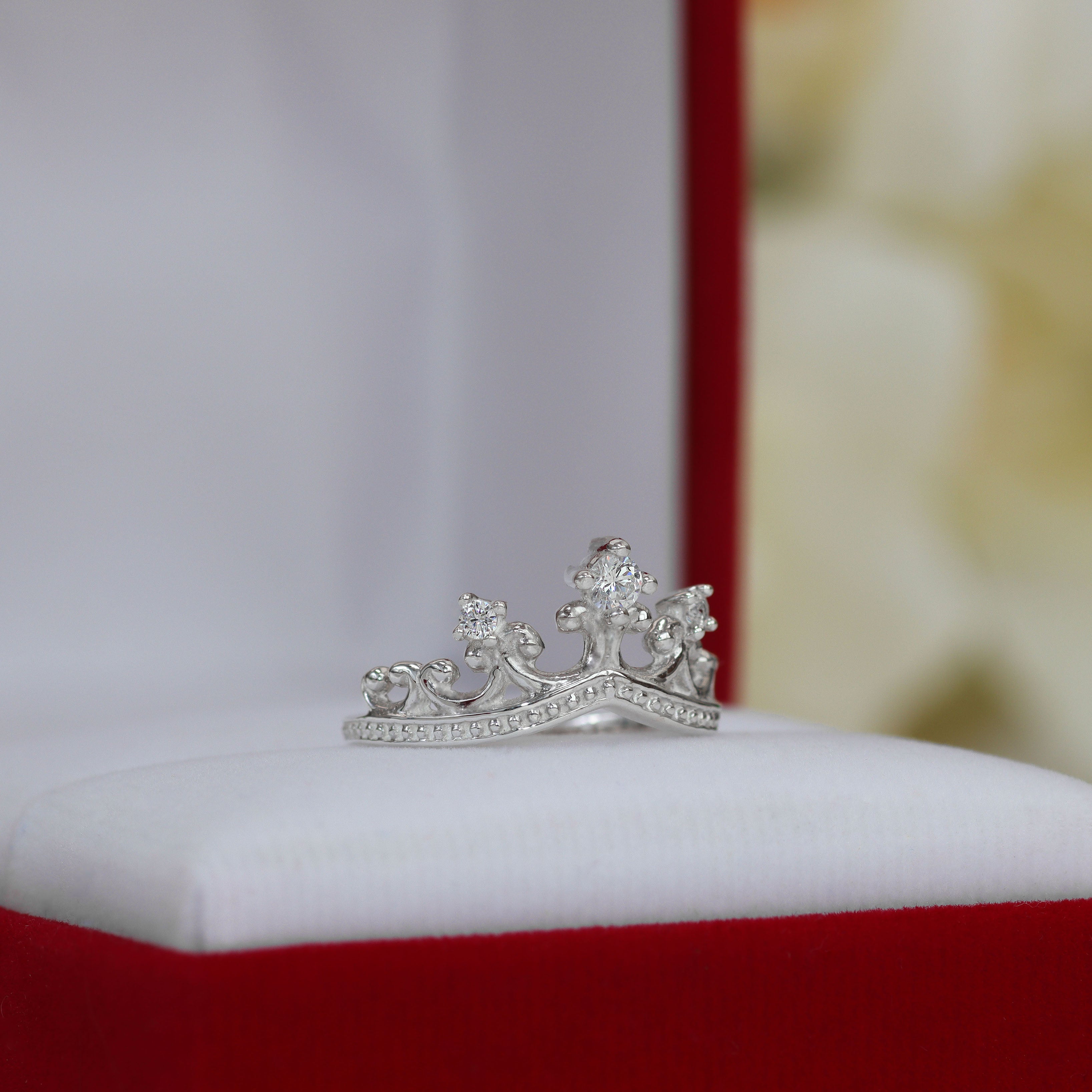Crown ring with circular relief