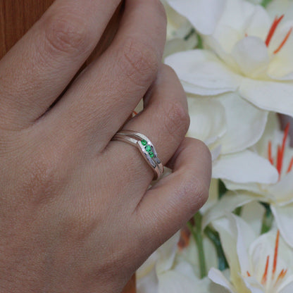 Cross band ring with circular cut