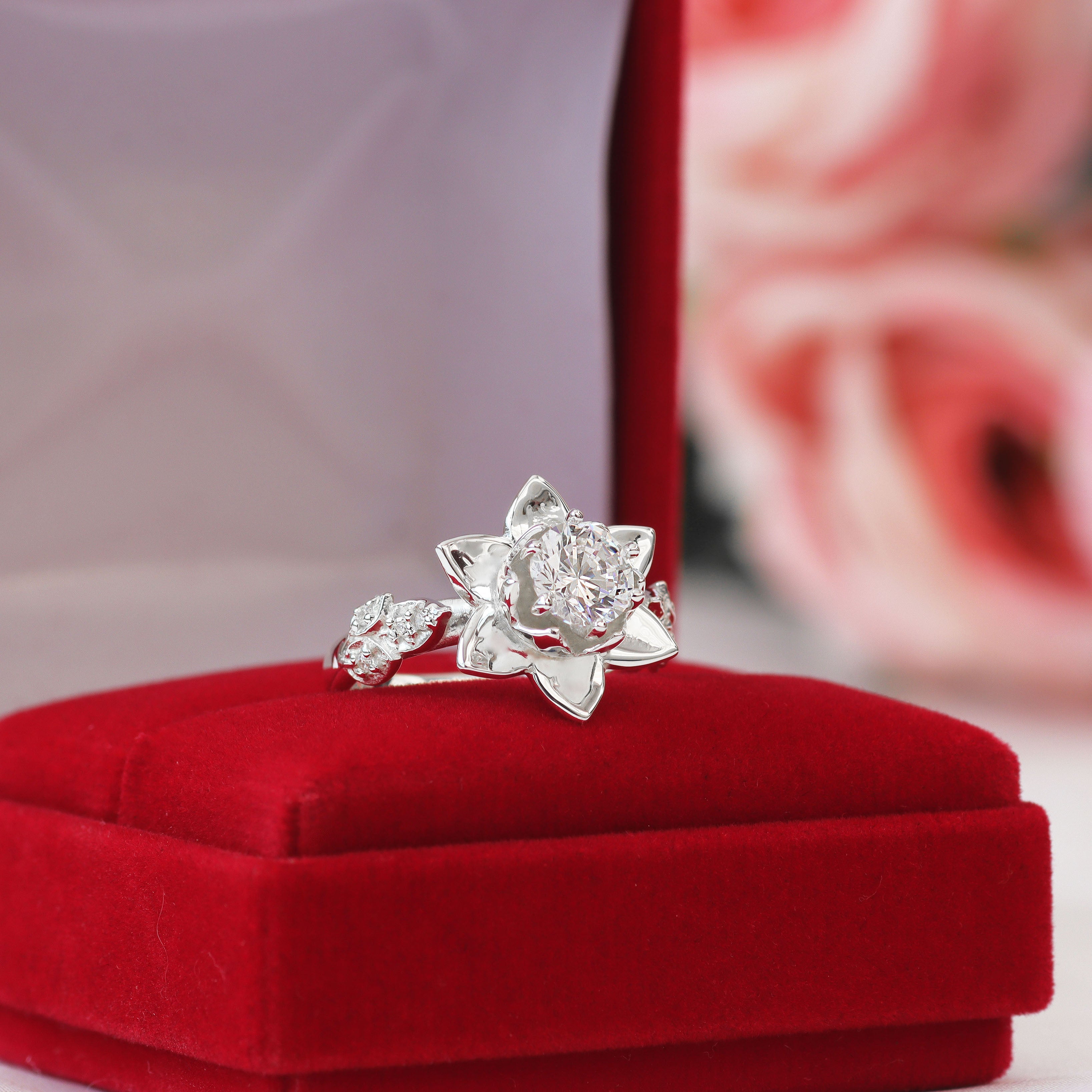 Lotus flower ring with circular cut