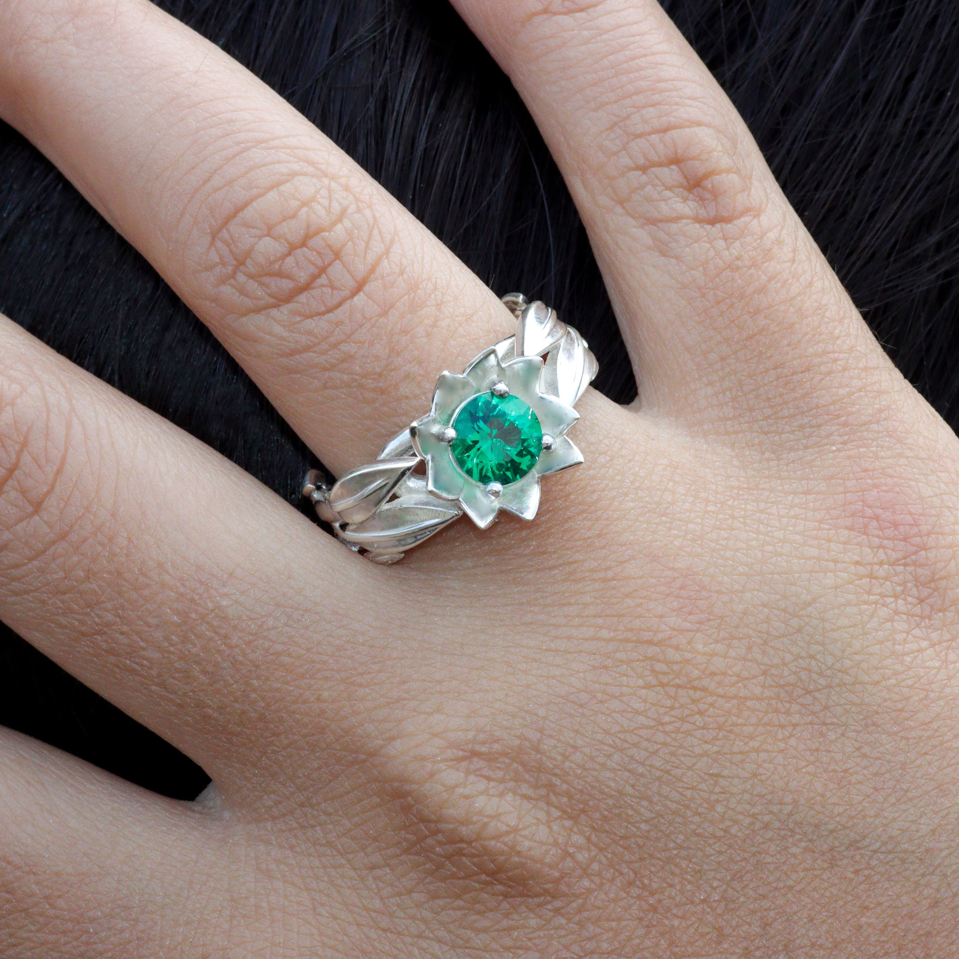 Natu ring with circular cut