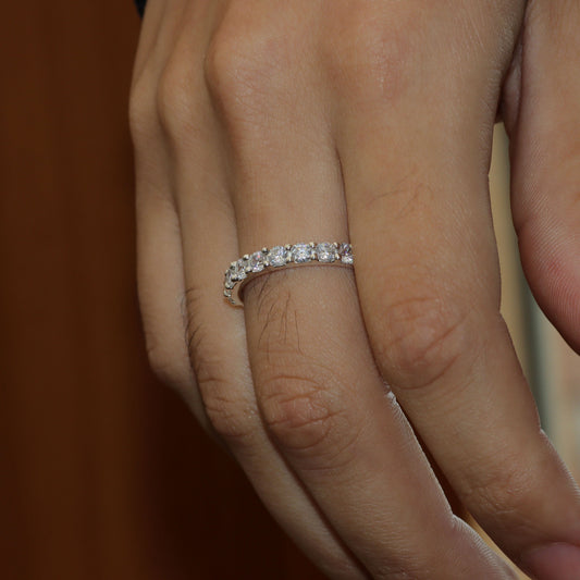 Solitaire ring with circular cut