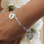 Cargue la imagen en el visor de la galería, Pulsera de corazón con letra inicial
