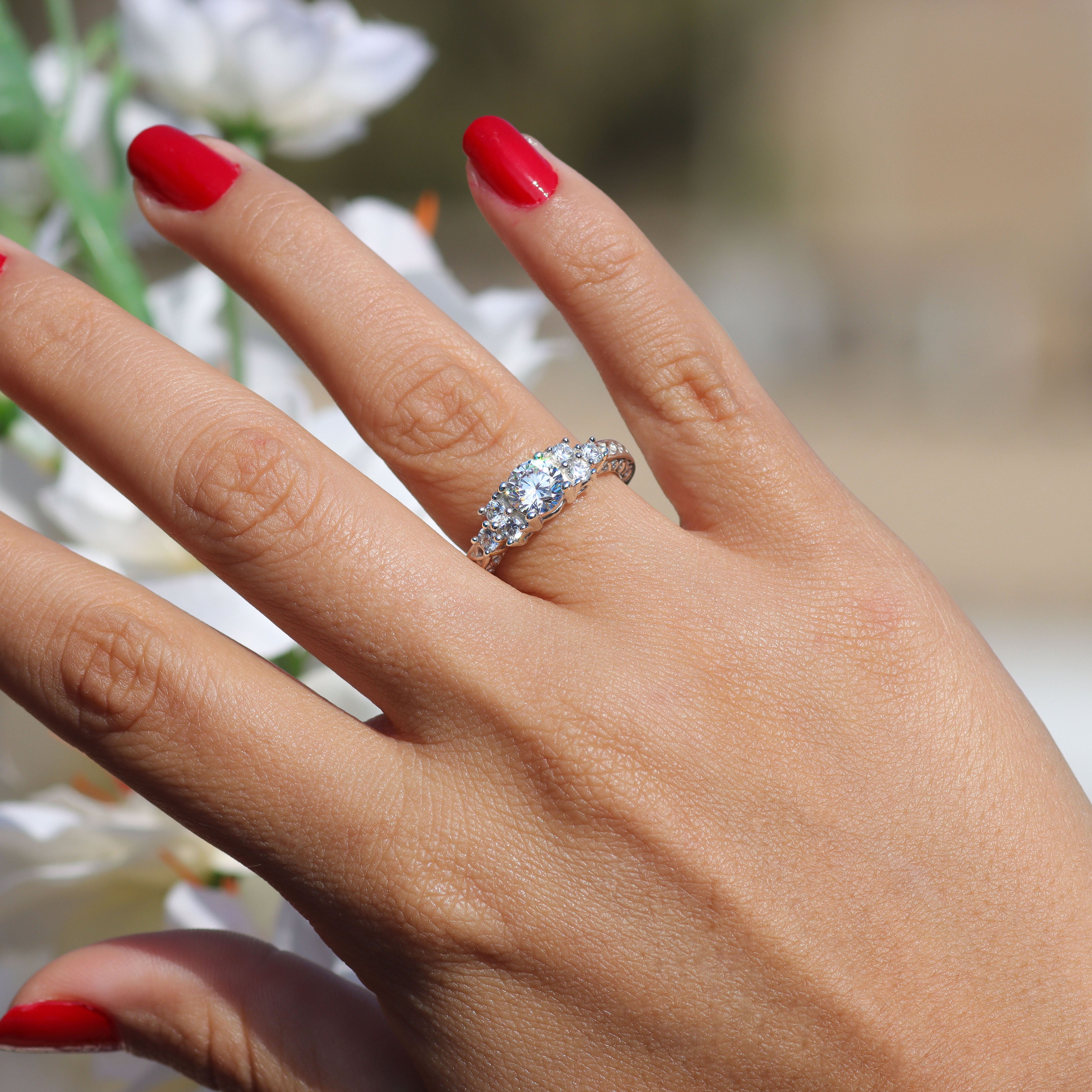 Infinity ring with circular cut