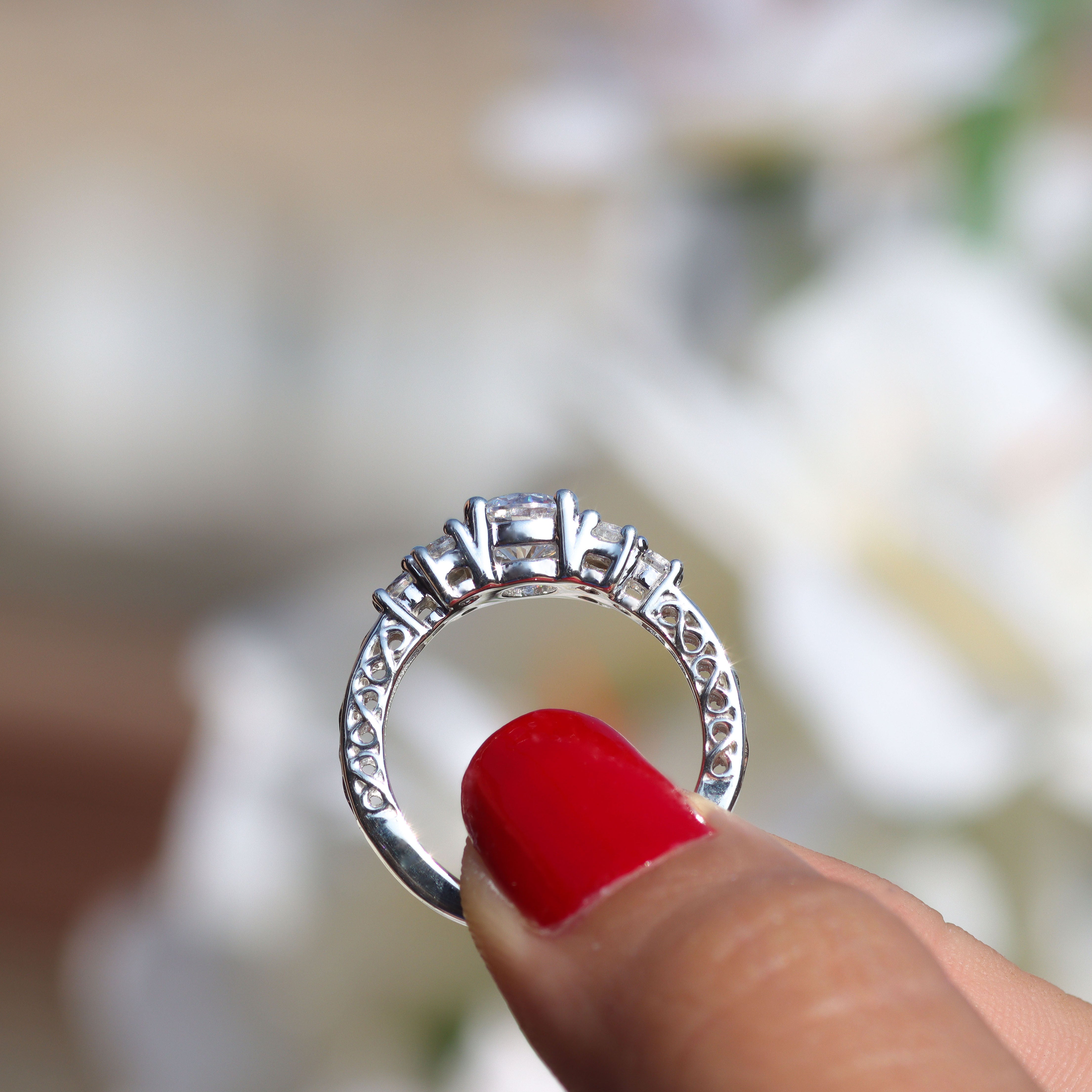 Infinity ring with circular cut