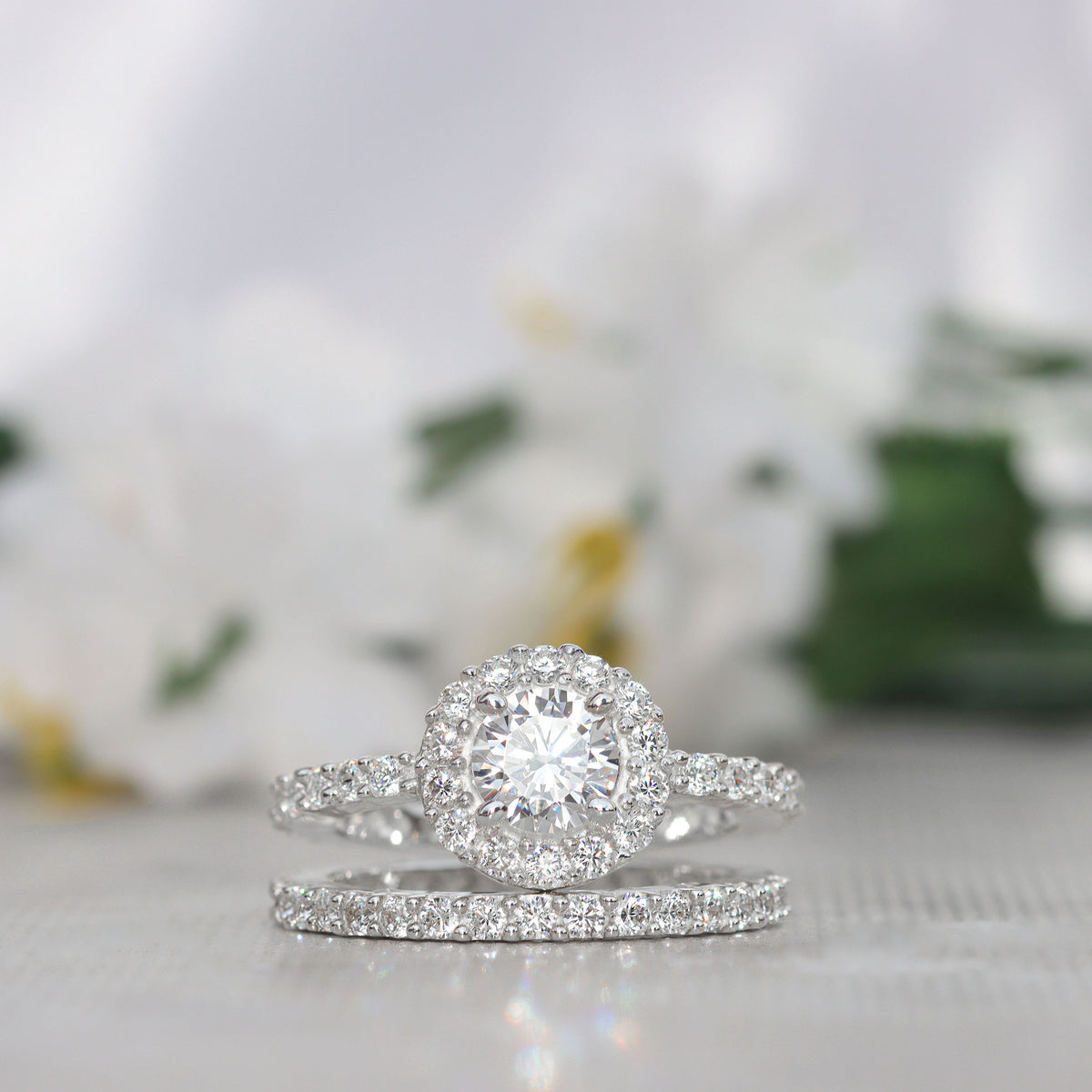Anillo con piedra blanca en plata 950 – White Cut
