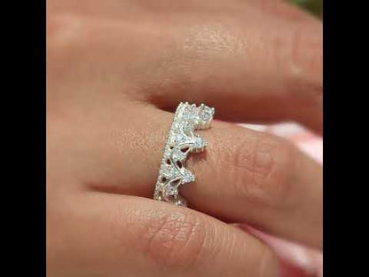 Crown ring with circular cut