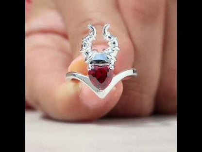 Anillo Maléfica con piedra corazón en plata 950