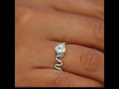 Anillo de serpiente con piedra oval en plata 950