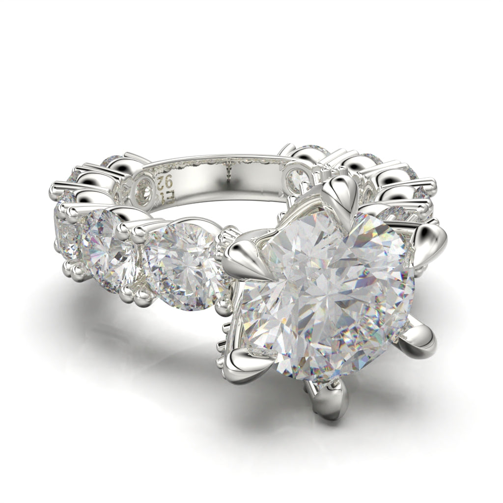 Solitaire ring with circular claw cut