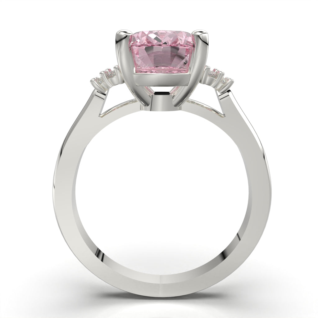 Solitaire ring with oval cut