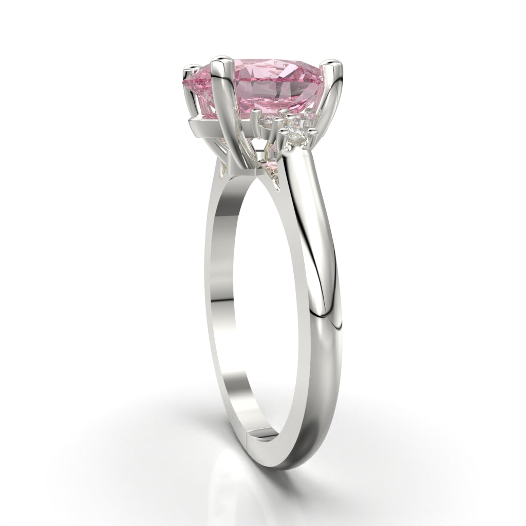 Solitaire ring with oval cut