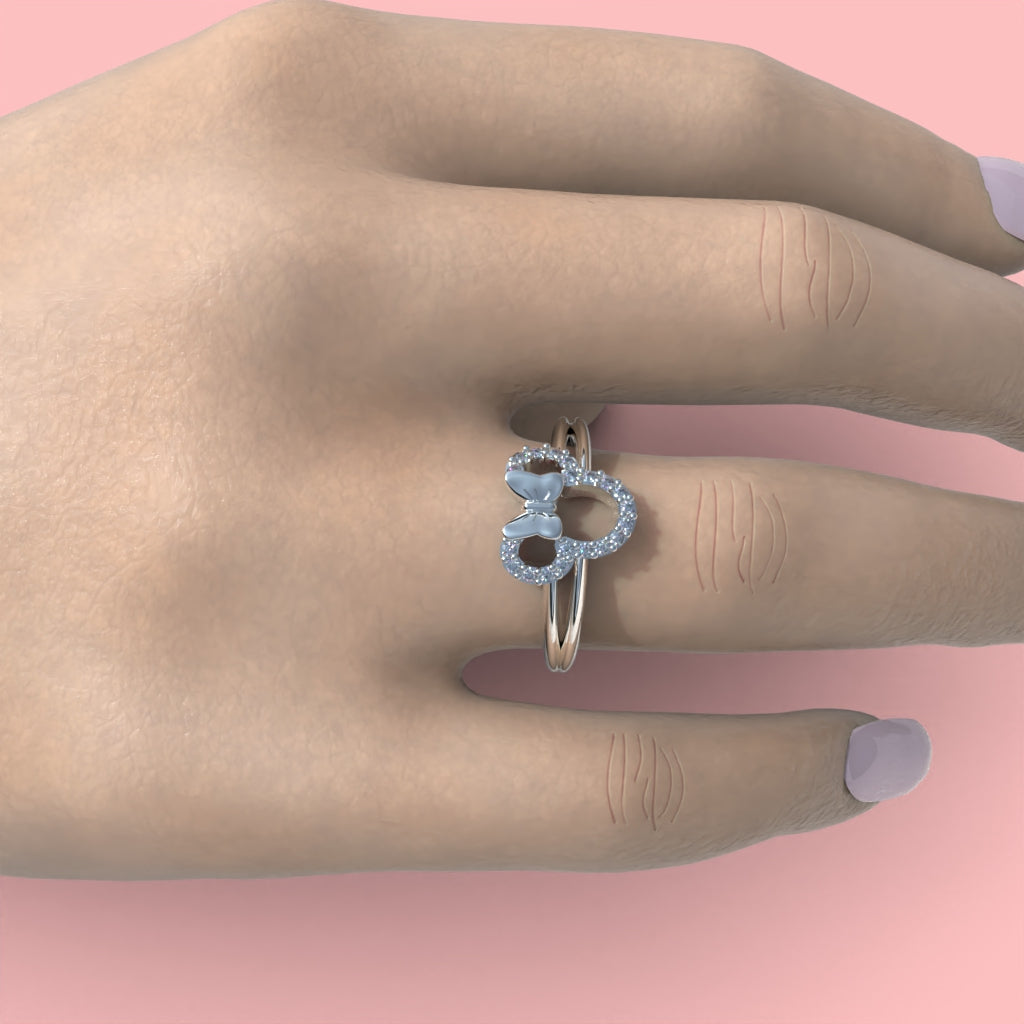 Minnie ring with circular cut