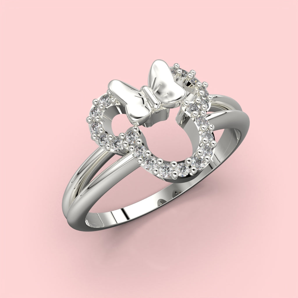 Minnie ring with circular cut