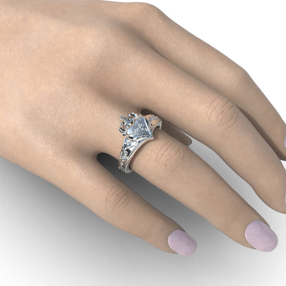 Anillo corazón con flor en plata 950